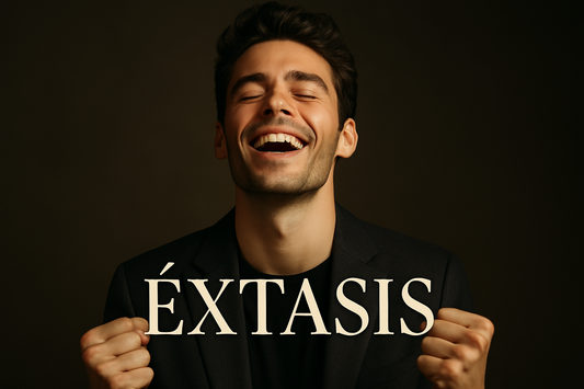 hombre de extasis, joven, atractivo con titulo